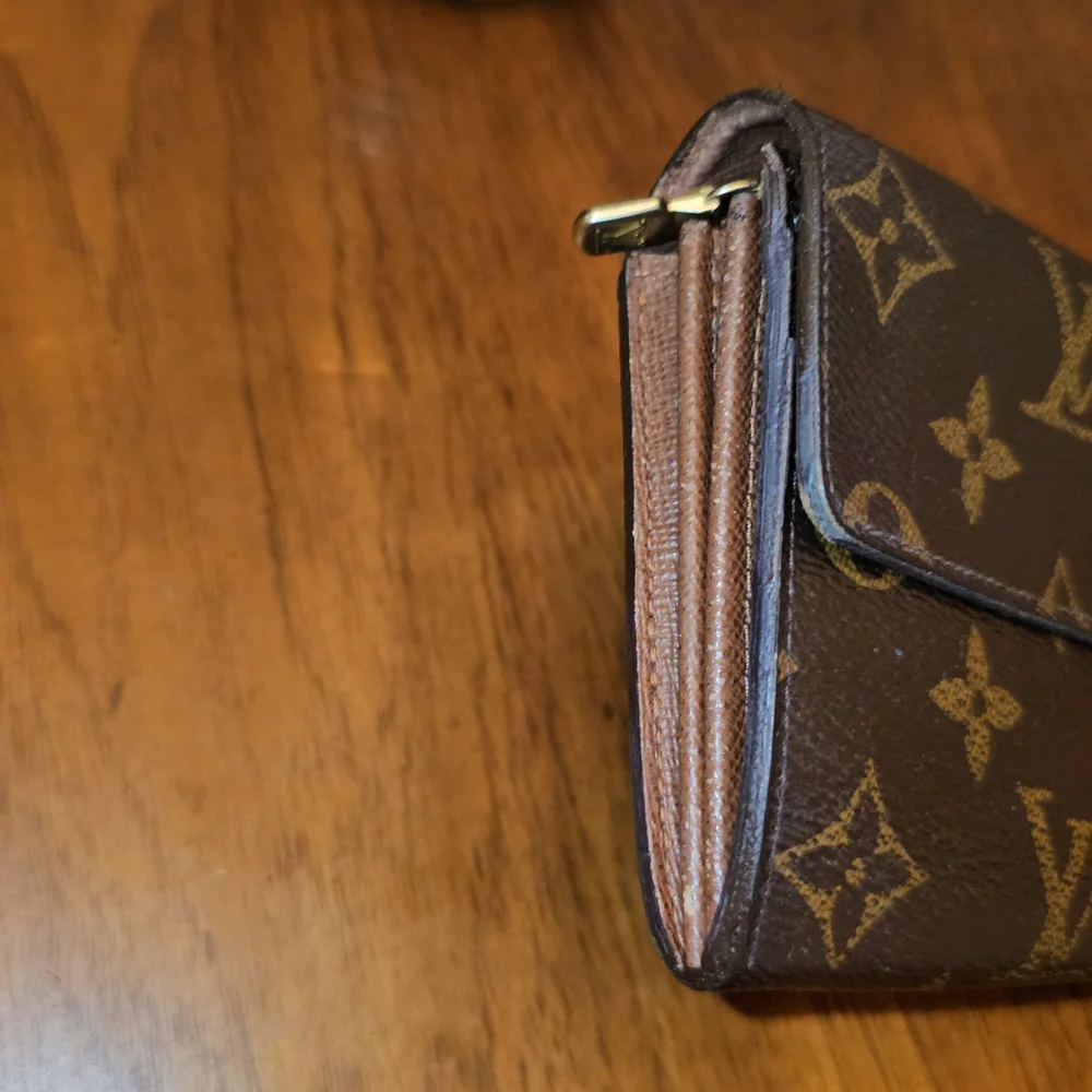 LOUIS VUITTON Luxury Brown Designer Chain Wallet - Picture 9 of 16